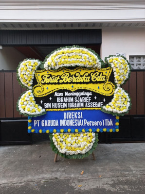Papan Bunga Duka di Pematang Gubernur